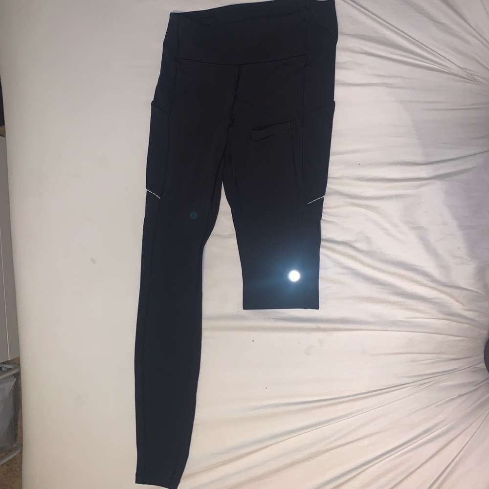 Black lululemon leggings w/ pockets. Size 6